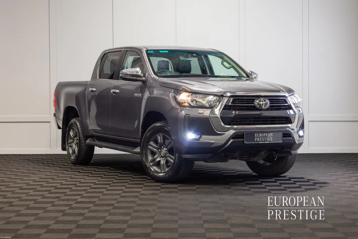 2025 Toyota Hilux SR5 5 Seat N1 Crewcab - Image 1