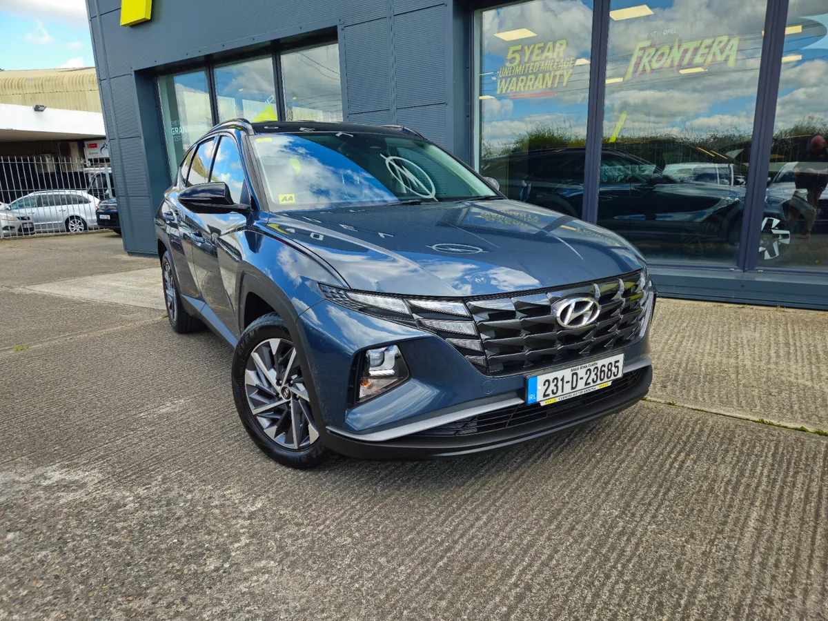 Hyundai Tucson 2WD Executive w.2 Tone Roof - Image 2