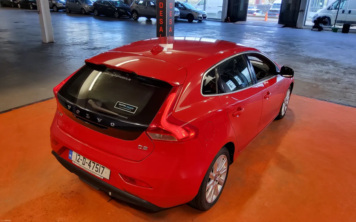 Volvo V40 2012 - Image 4