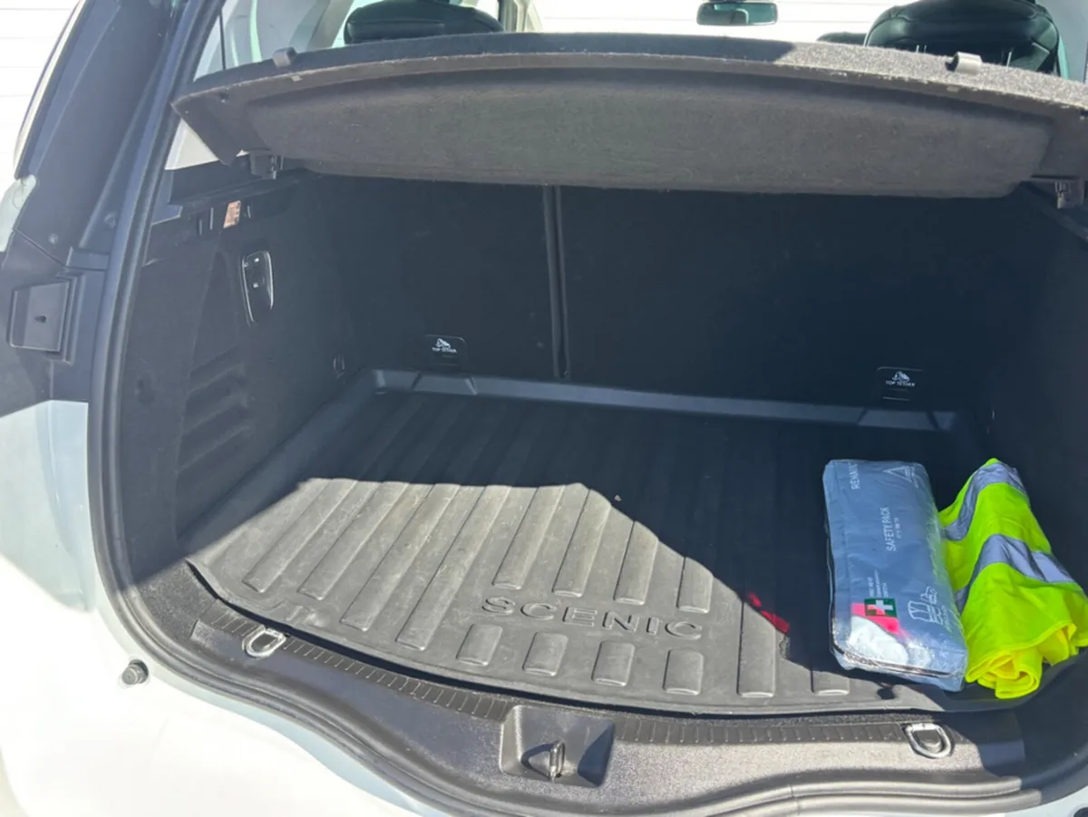 Renault Scenic SIGNATURE NAV DCI 110 4 4DR - Image 4