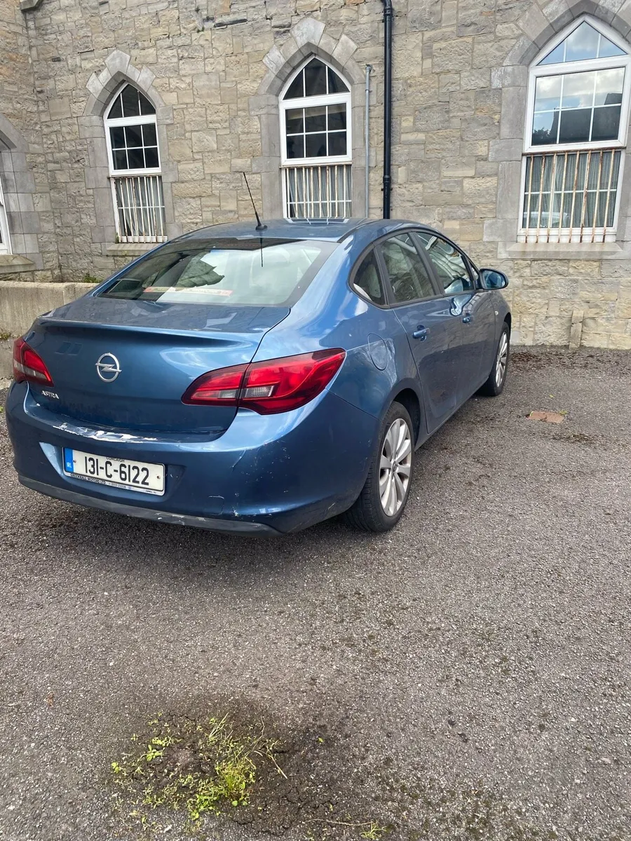 Opel Astra 2013 - Image 2