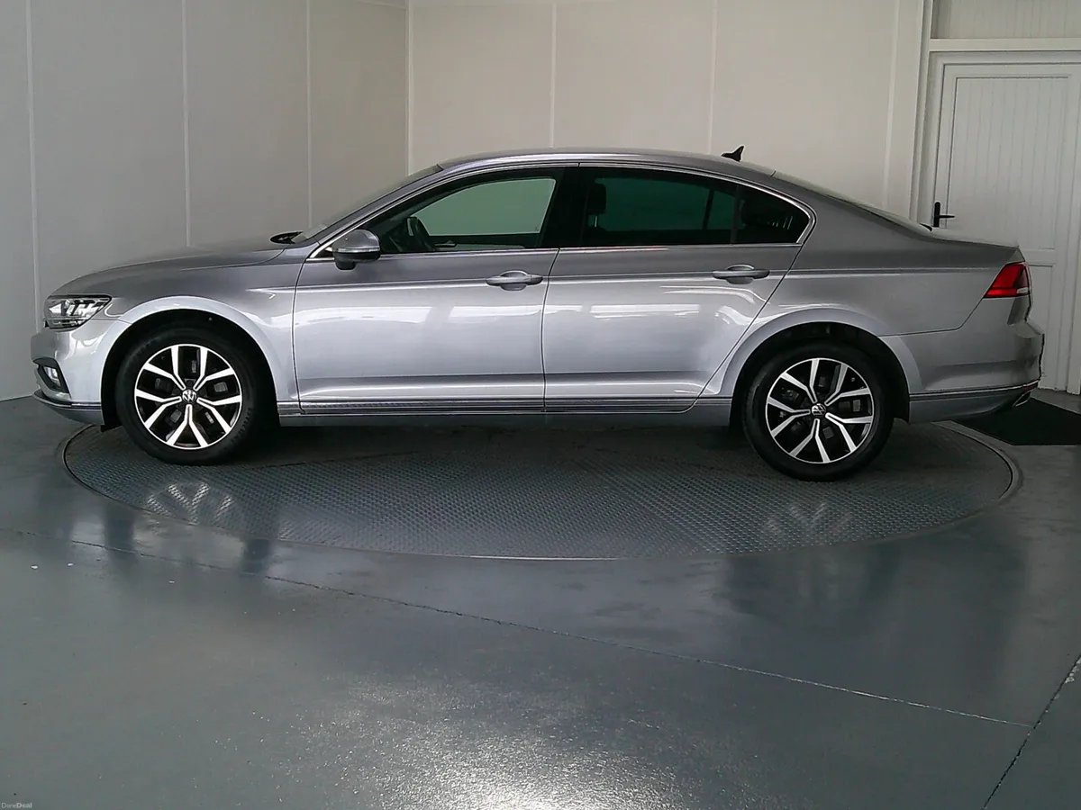 Volkswagen Passat 2021 - Image 4
