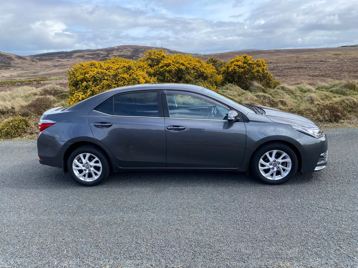 Toyota Corolla 2017 - Image 3