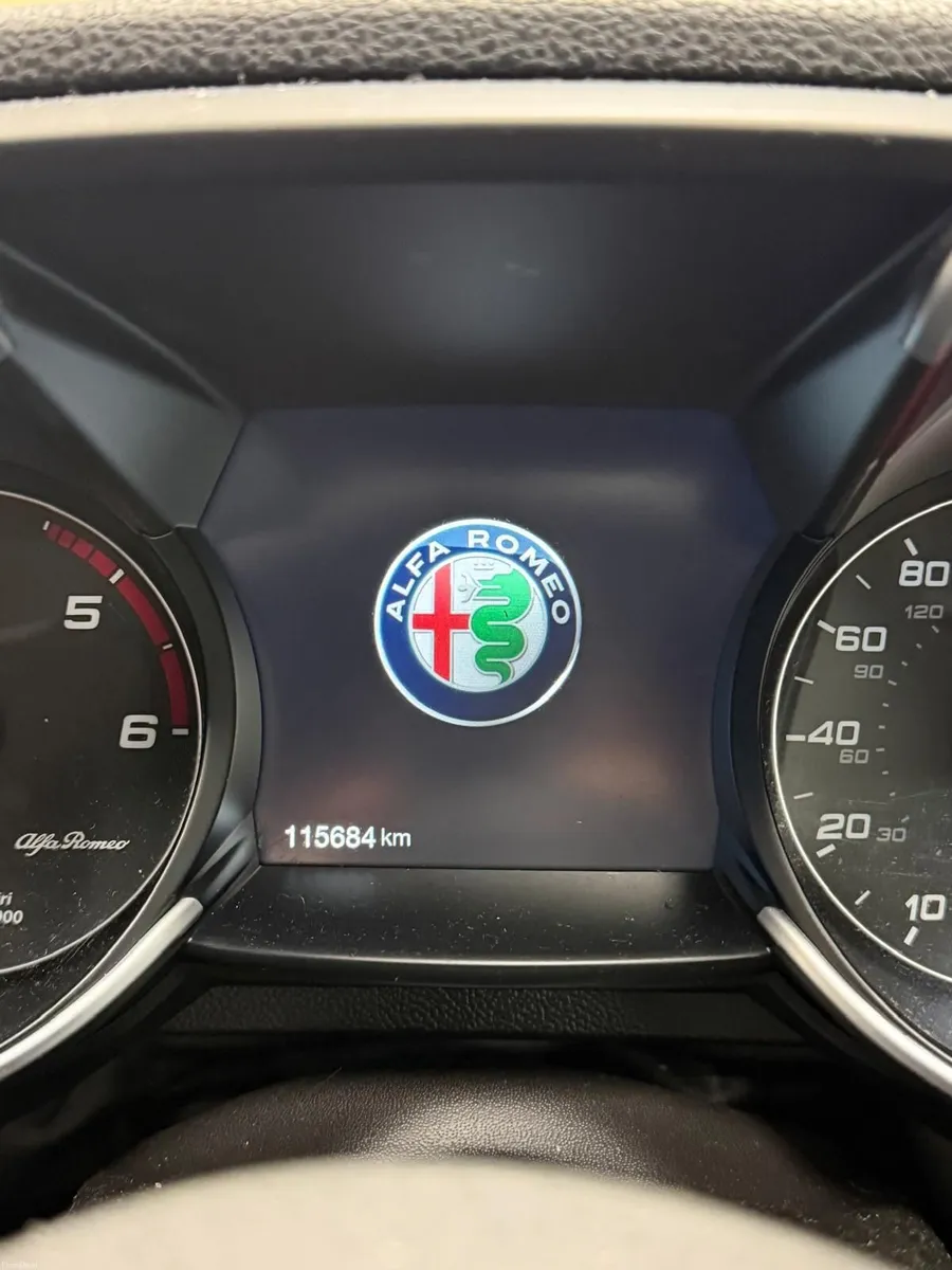 Alfa Romeo Giulia 2017 - Image 2
