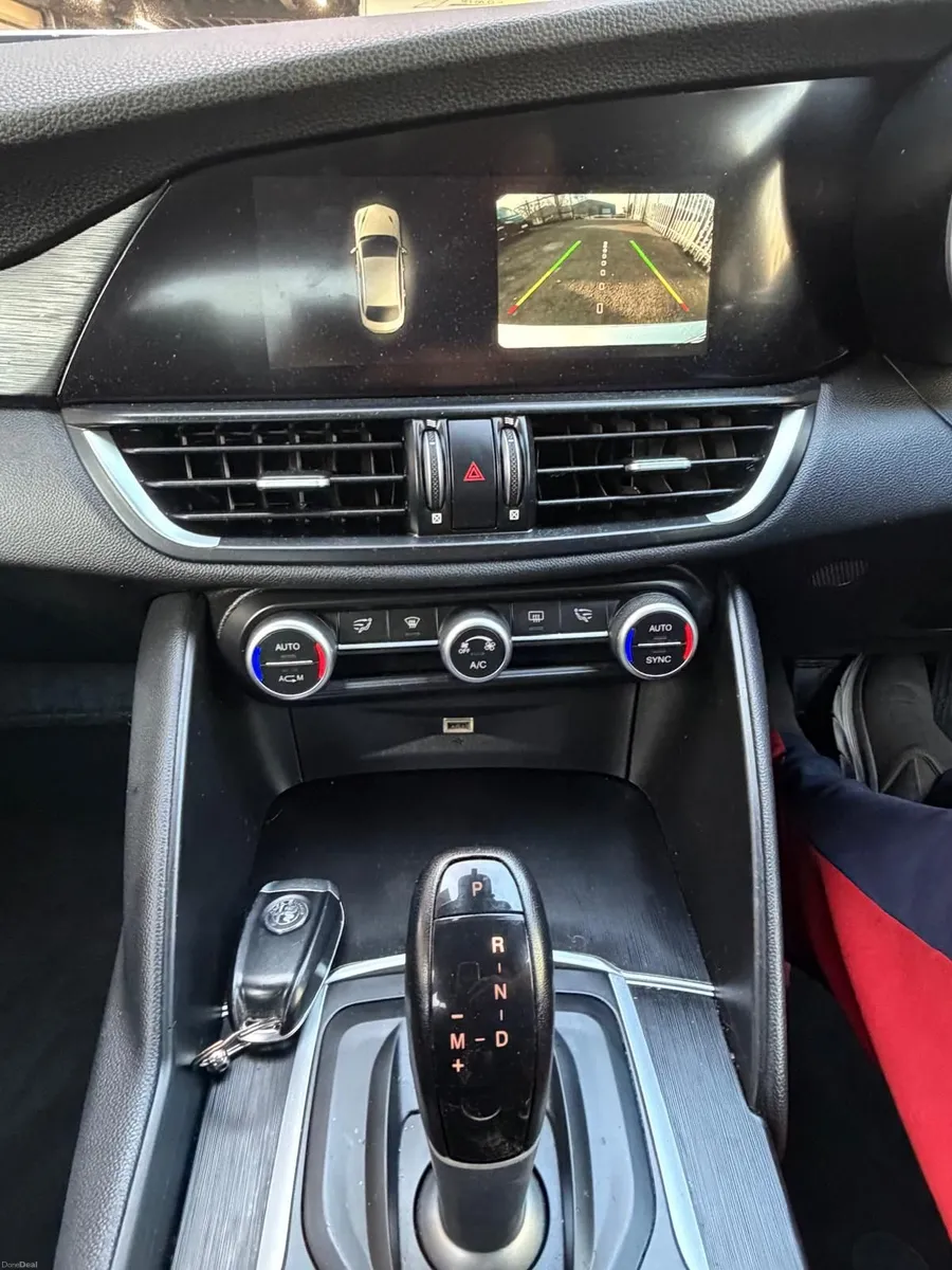 Alfa Romeo Giulia 2017 - Image 3
