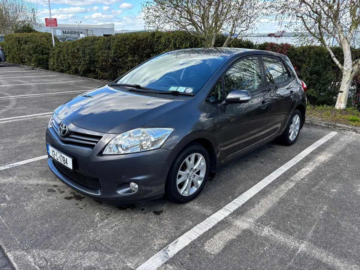 Toyota Auris 2012 / High Spec - Image 1