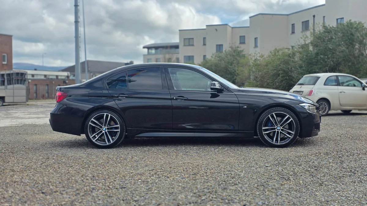 BMW 318d M-Sport Shadow Edition - Image 3