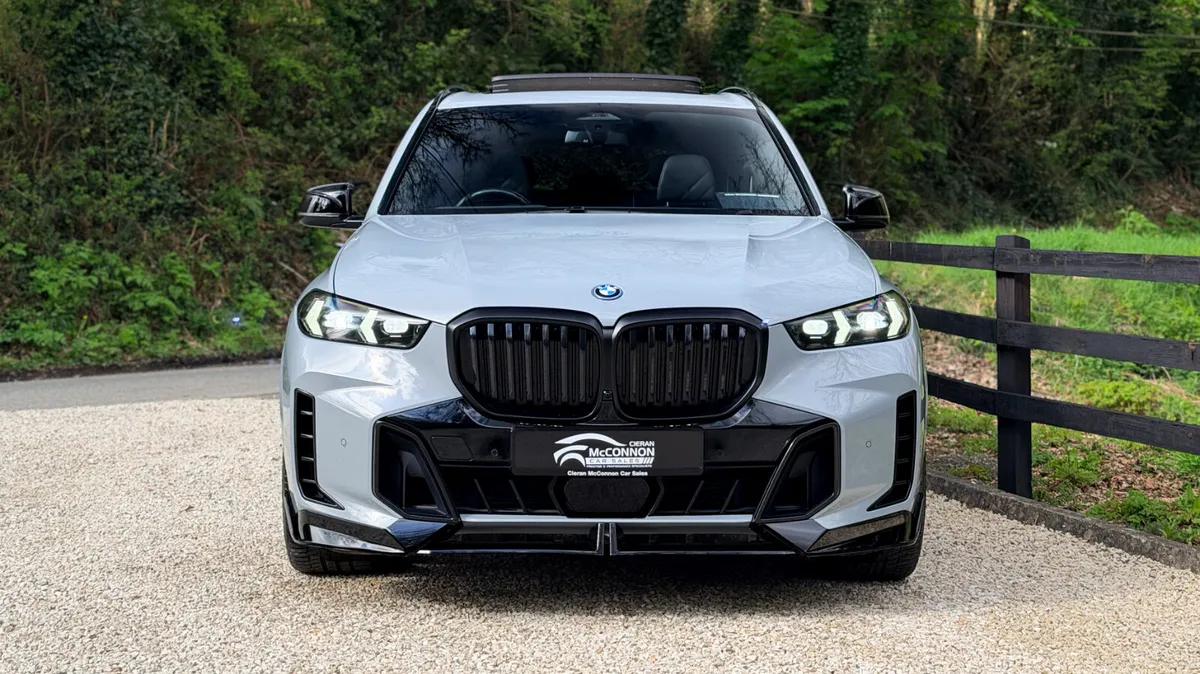 2024 (241) BMW X5 50E MSPORT LCI 490BHP *SKY LOUNG - Image 3