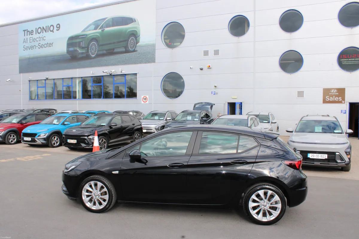 Opel Astra 2019 - Image 2