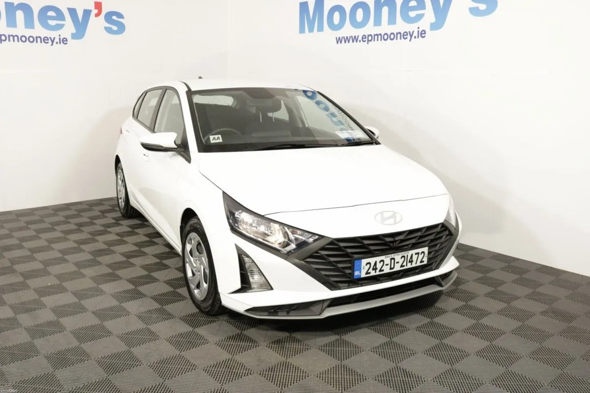 Hyundai i20 CLASSIC 1.0 L PETROL HATCHBACK - Image 1