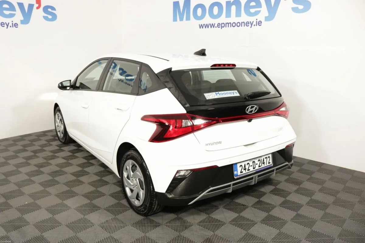 Hyundai i20 CLASSIC 1.0 L PETROL HATCHBACK - Image 4