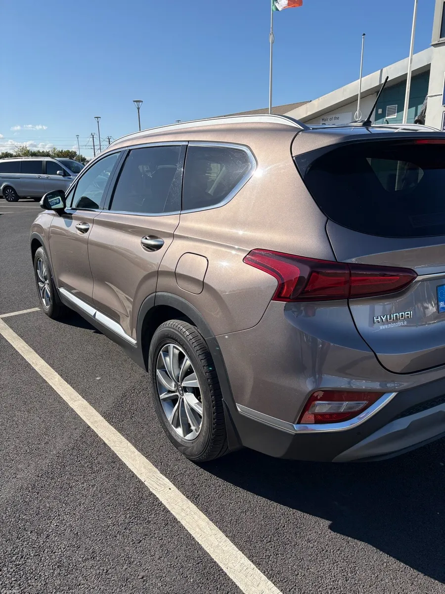 2019 (191) Hyundai Santa Fe - Image 3