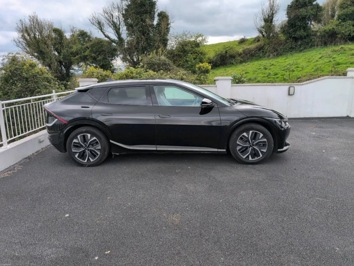 Kia ev6  earth model 241 march reg