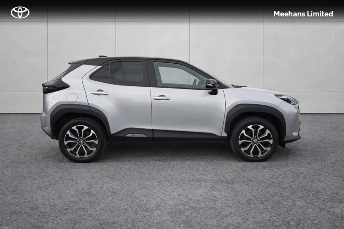 Toyota Yaris Cross YARIS CROSS LUNA SPORT - Image 3