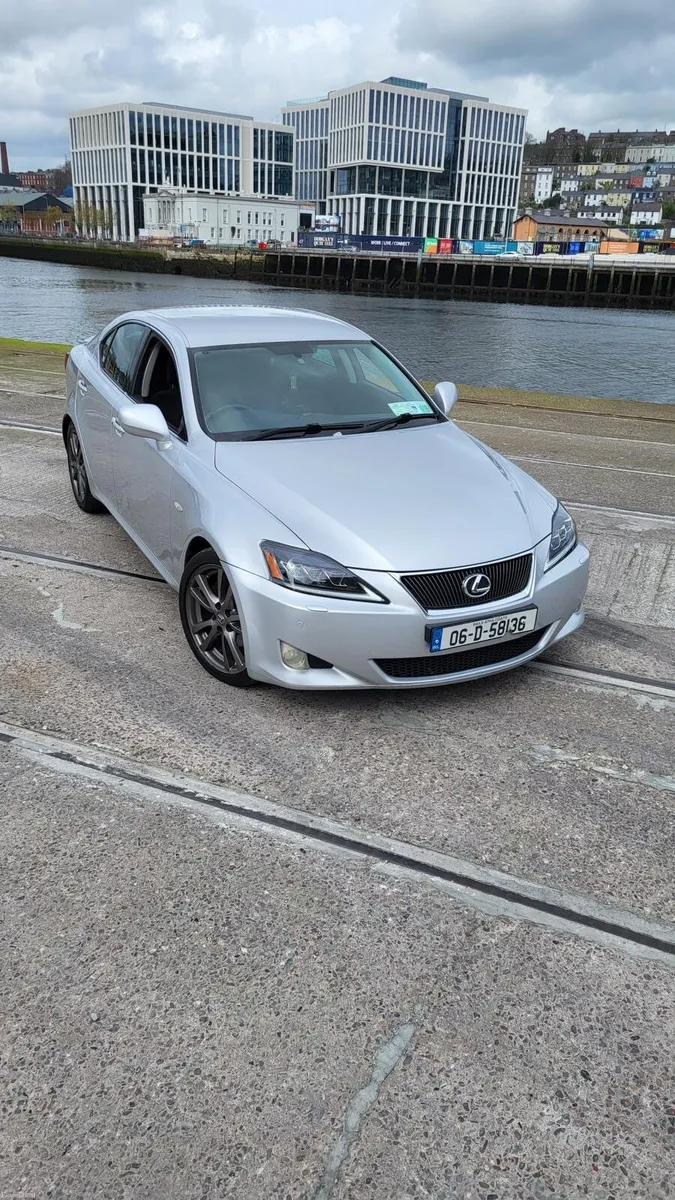 Lexus IS250 Sport - Image 4