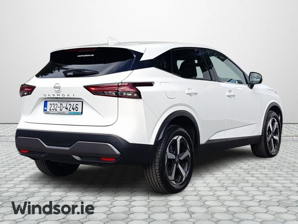 Nissan Qashqai 1.3 PET MILD HYBRID SV PREMIUM CVT* - Image 3