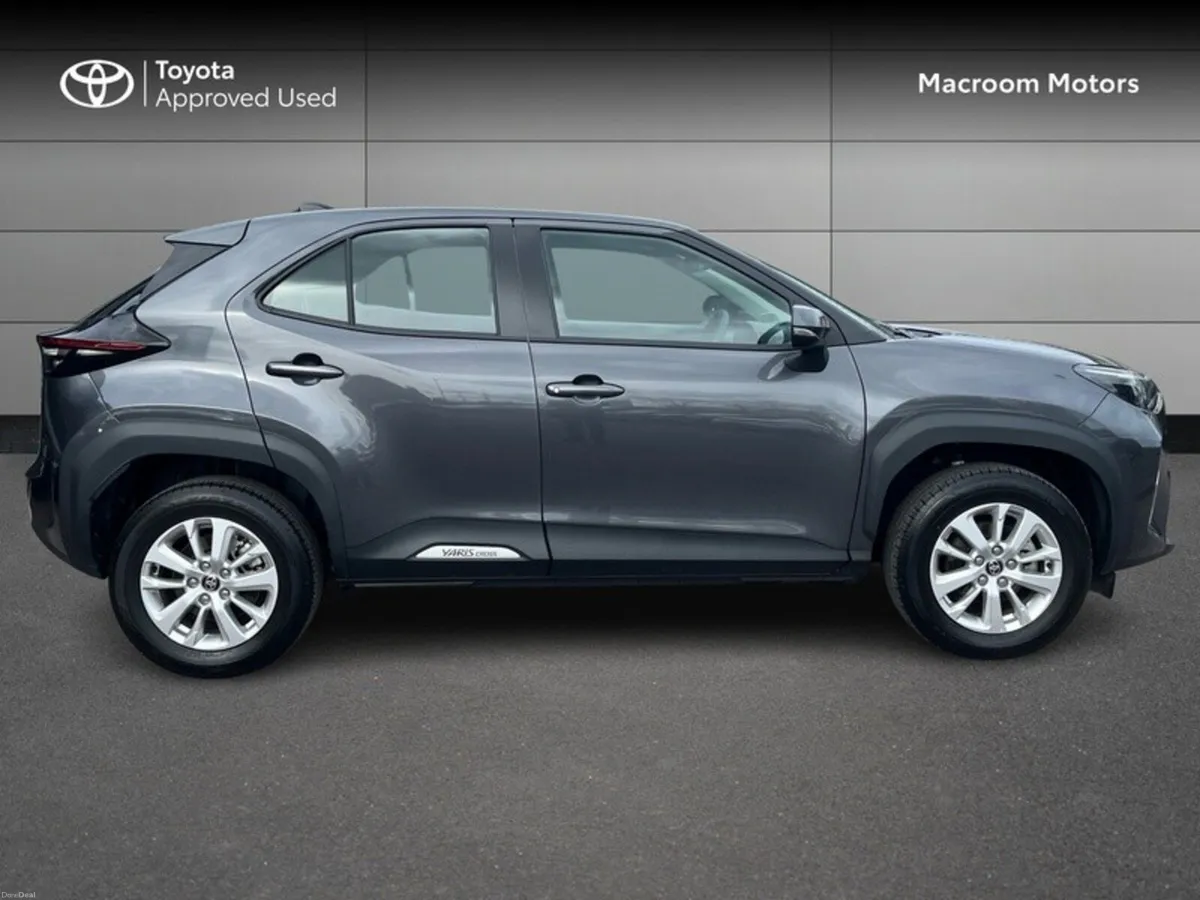 Toyota Yaris Cross EASTER SALE!! YARIS CROSS LUNA - Image 3