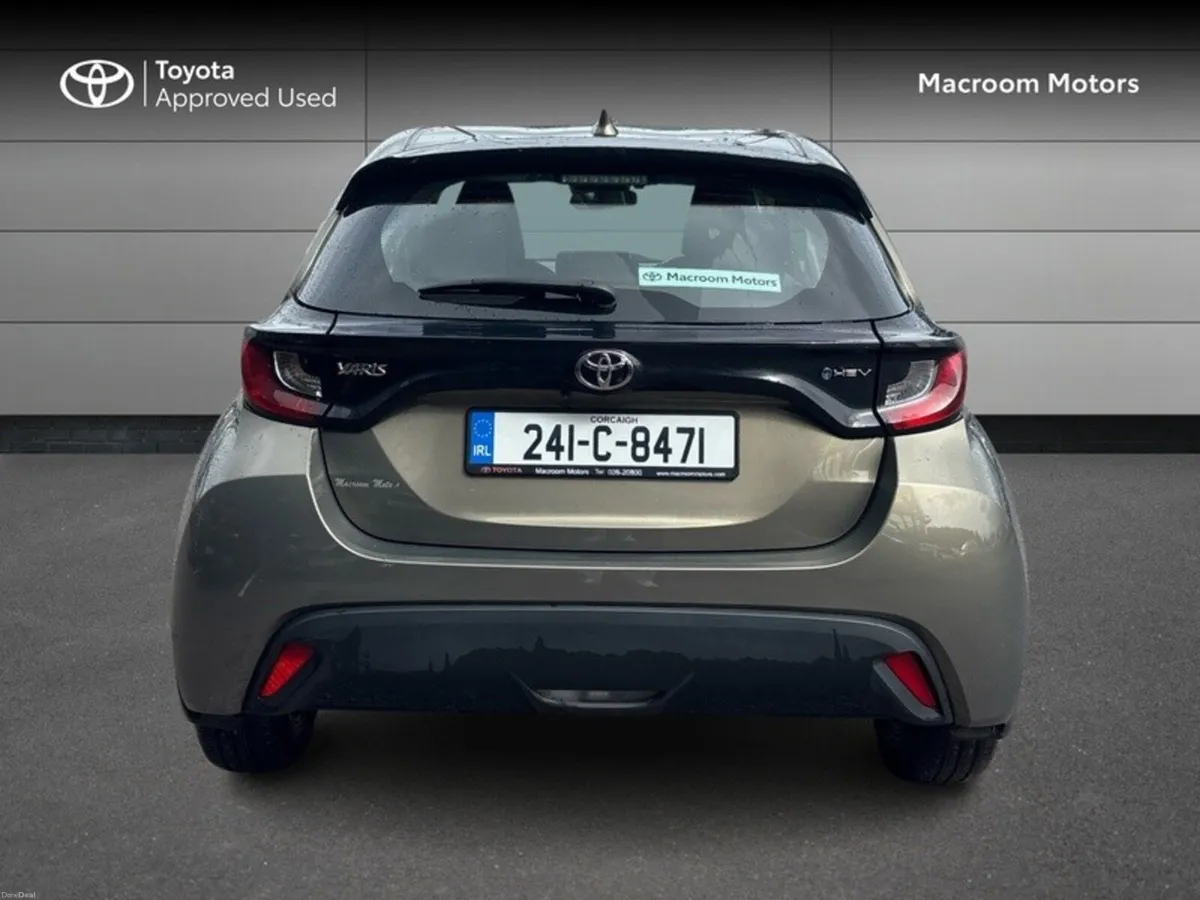 Toyota Yaris YARIS HYBRID 1.5 LUNA - Image 4