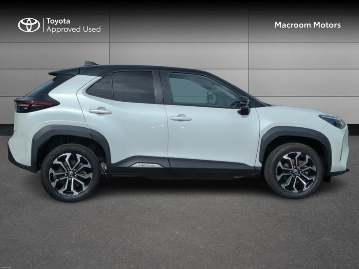 Toyota Yaris Cross CROSS LUNA SPORT 4DR AUTO - Image 3