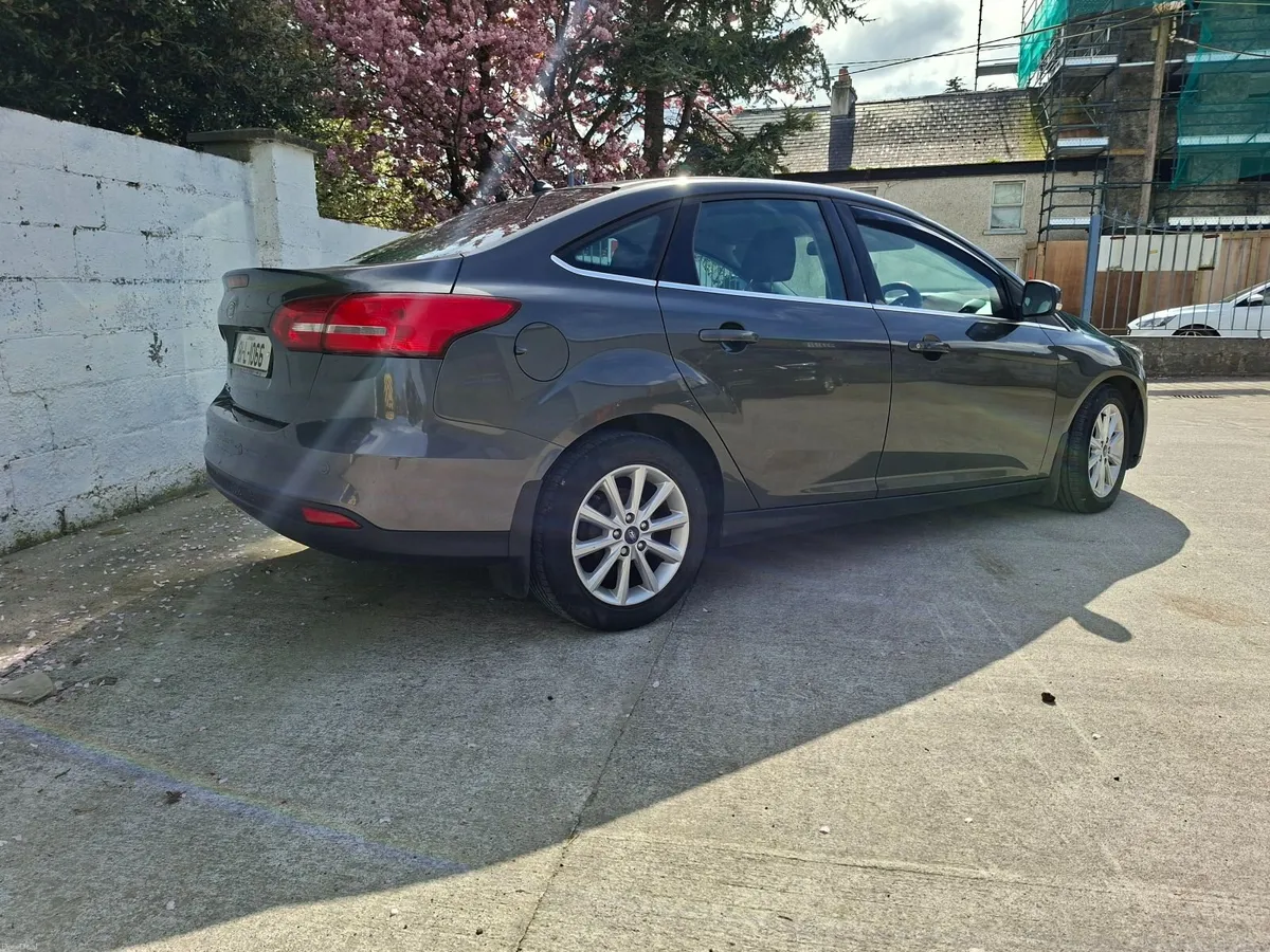 FORD FOCUS SALOON TITANIUM 1.5TDCI - Image 6