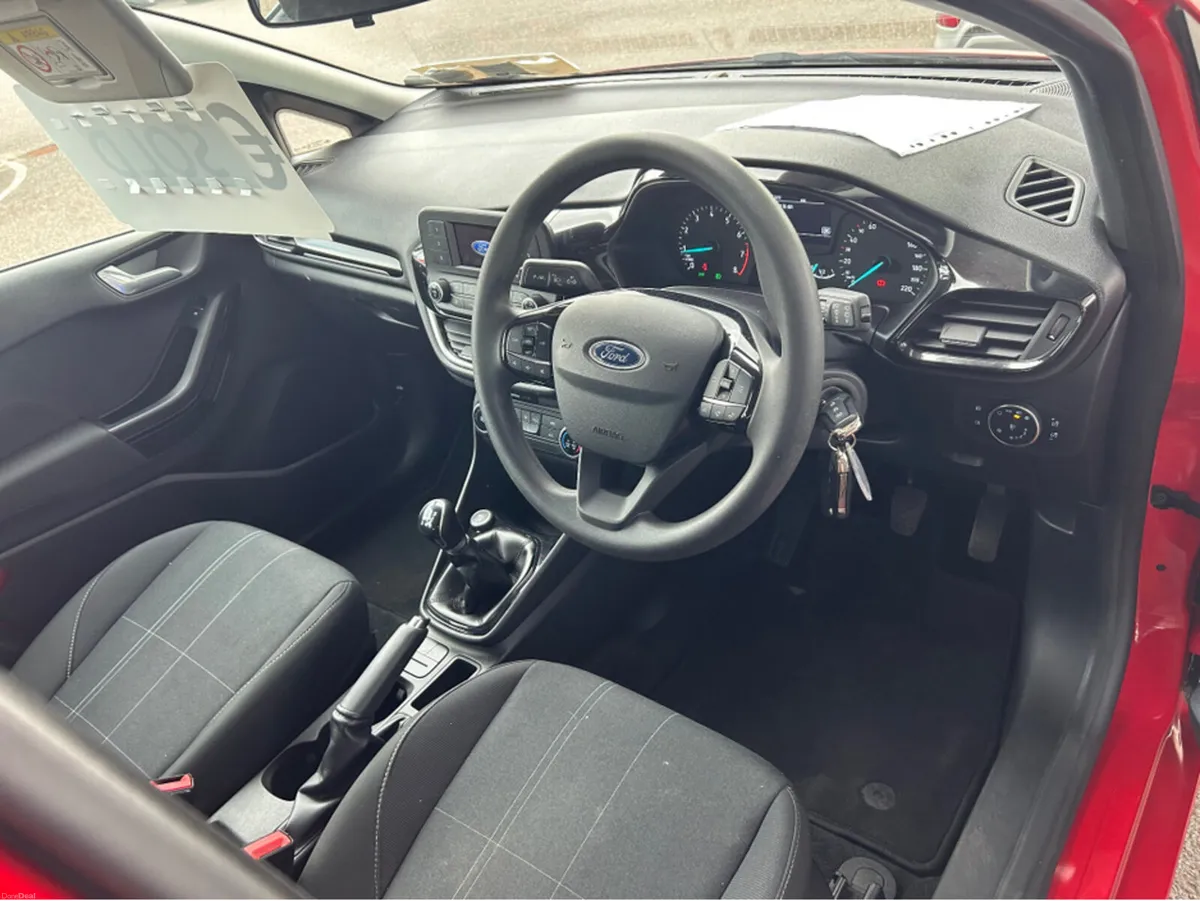 Ford Fiesta 1.1 70PS 5M 4DR ZETEC - Image 4
