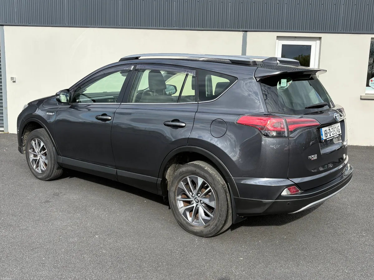 181 Toyota RAV4 Hybrid Luna Sport Auto - Image 3