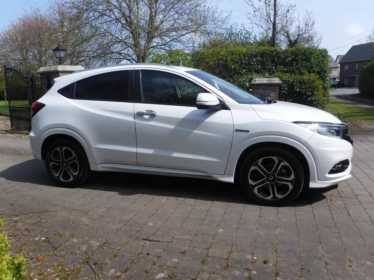 HONDA VEZEL 1.5 AUTO HYBRID Z-SPEC ANDROID+CARPLAY - Image 2