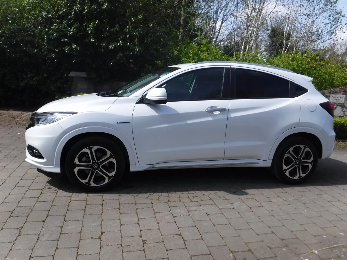 HONDA VEZEL 1.5 AUTO HYBRID Z-SPEC ANDROID+CARPLAY - Image 5