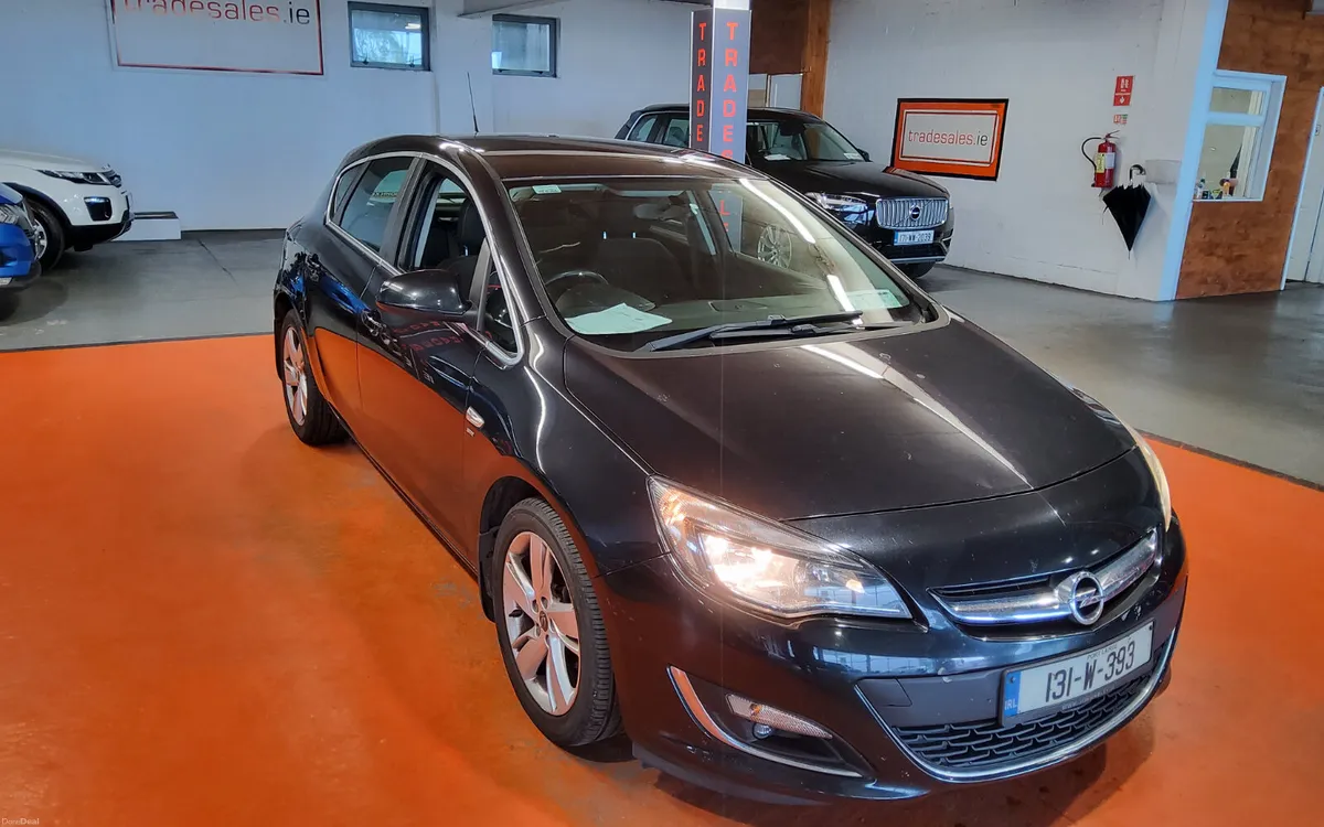 Opel Astra 2013 - Image 1