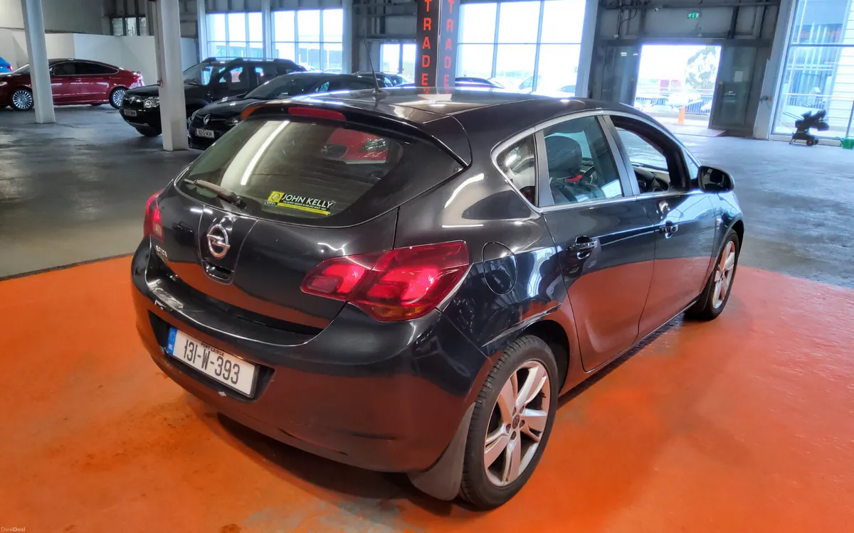 Opel Astra 2013 - Image 4