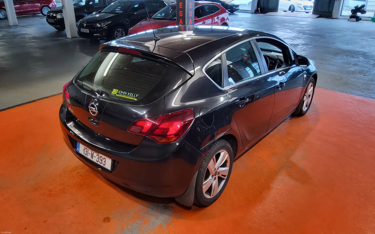 Opel Astra 2013 - Image 3