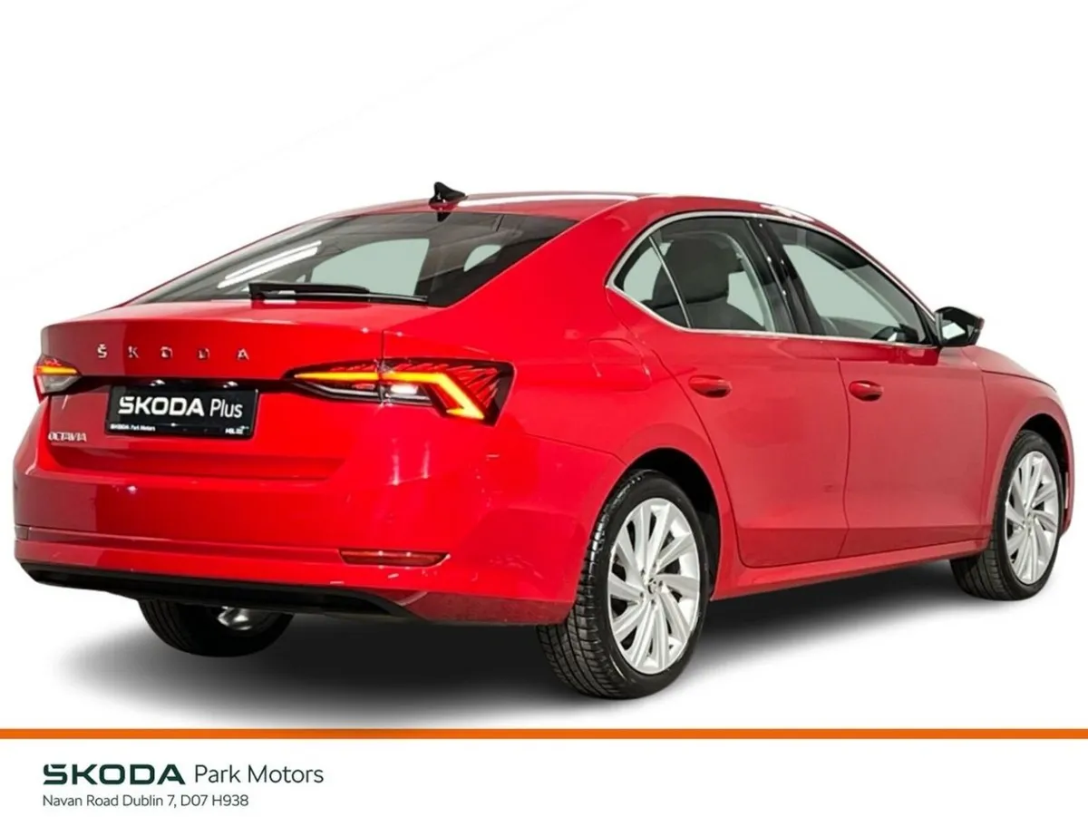 Skoda Octavia Style DSG 2.0TDI 115BHP - Reversing - Image 3