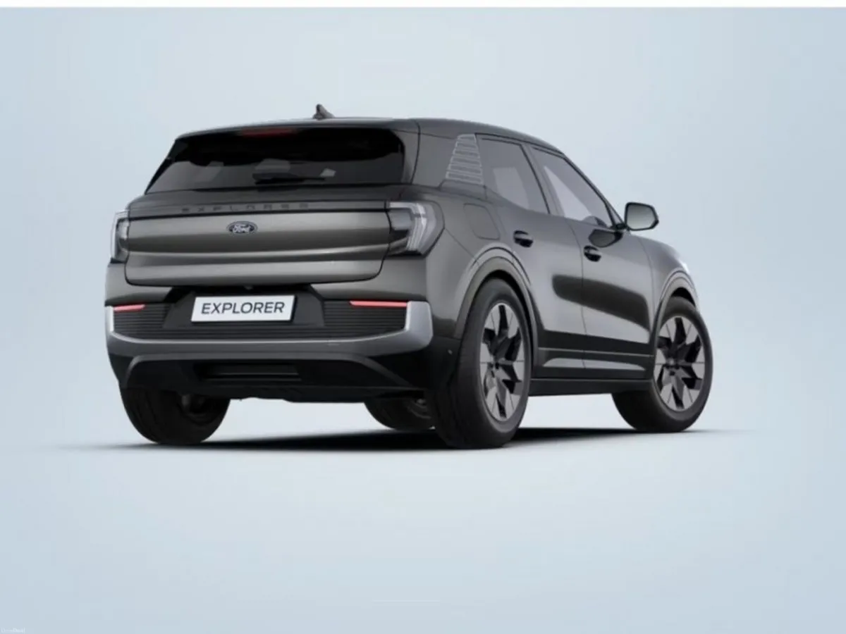 Ford Explorer Premium 77kWh Extended Range - Image 4