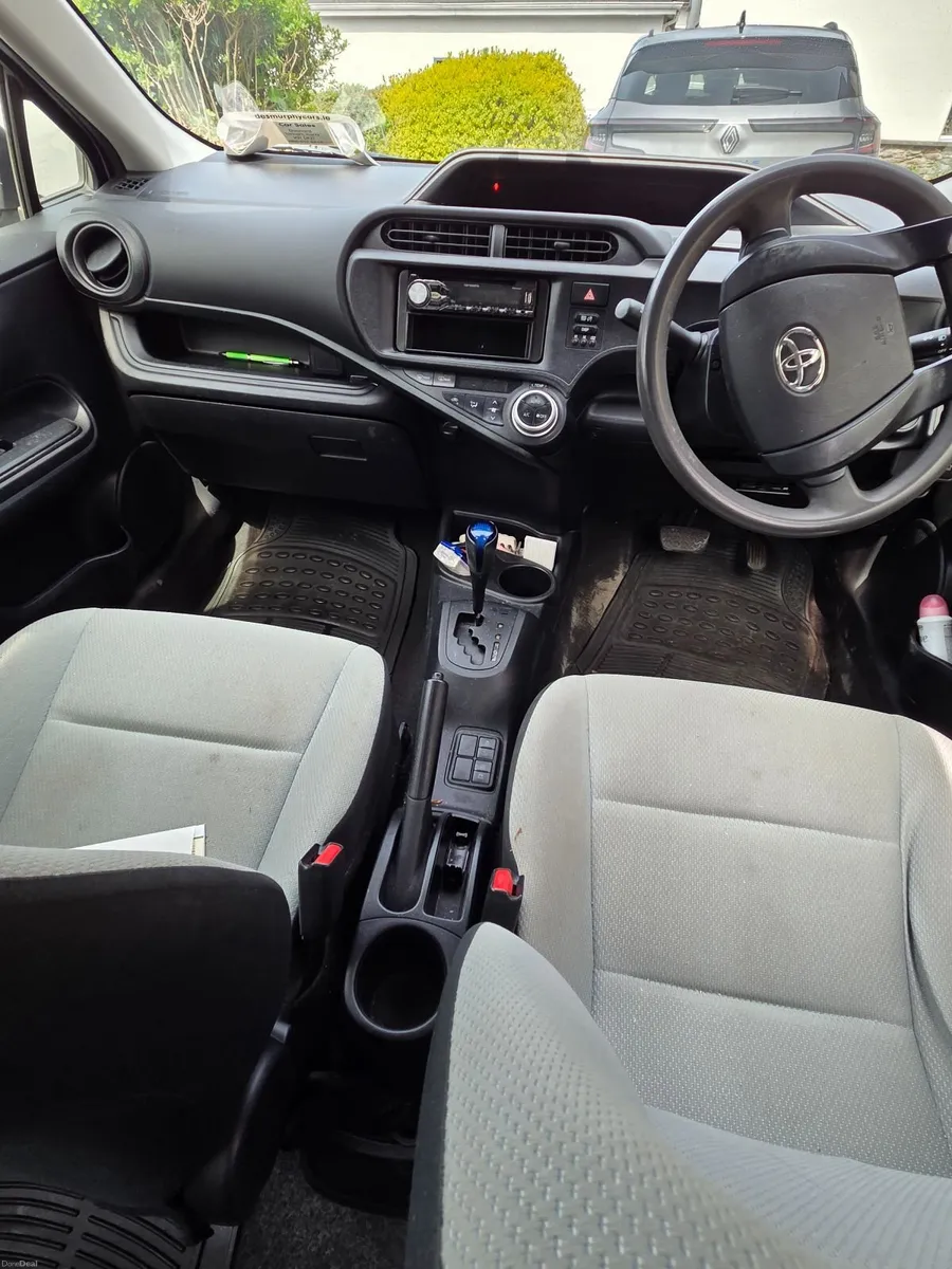 Toyota Aqua 2016 - Image 2