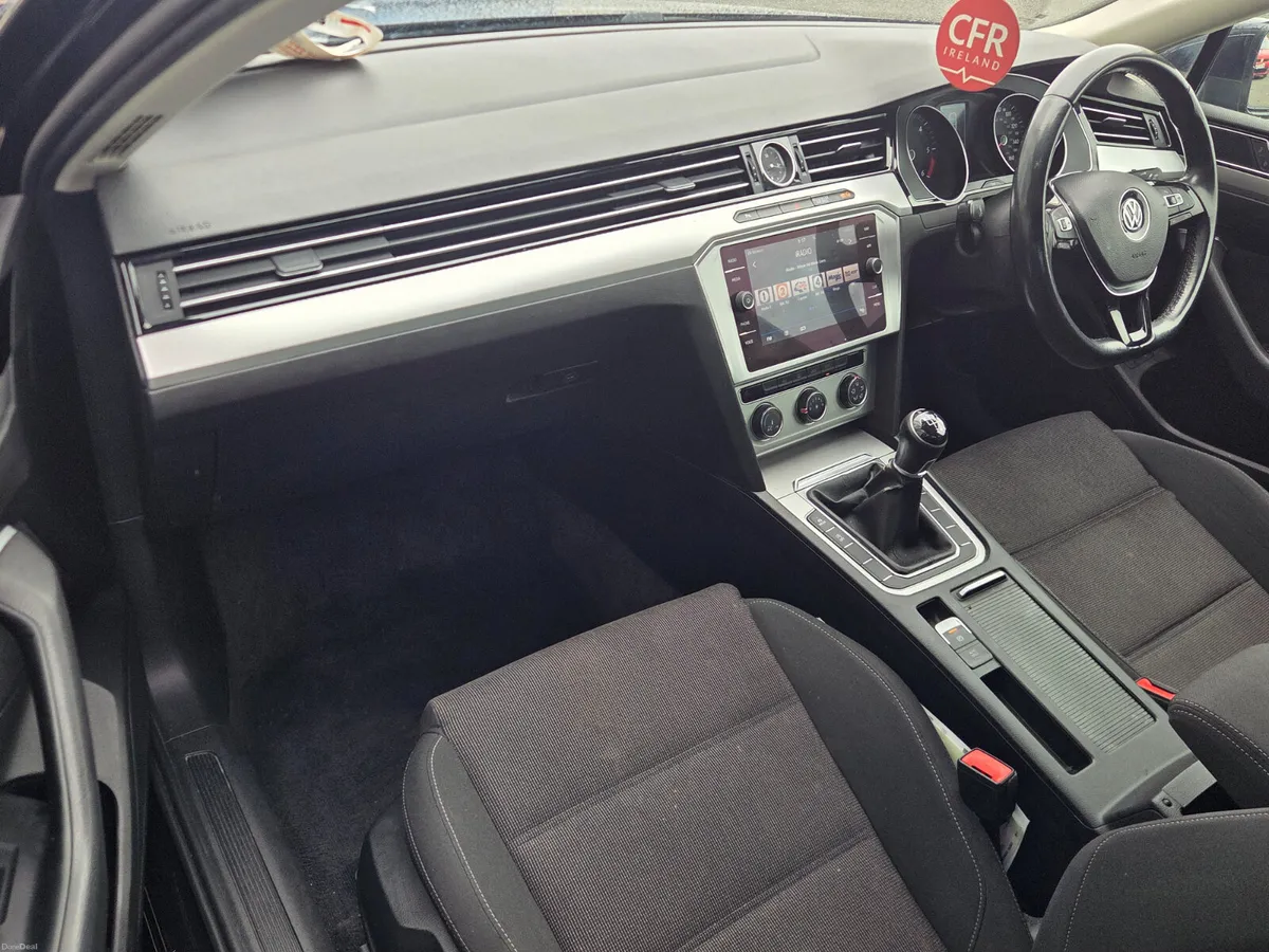 Volkswagen Passat 2017 - Image 5