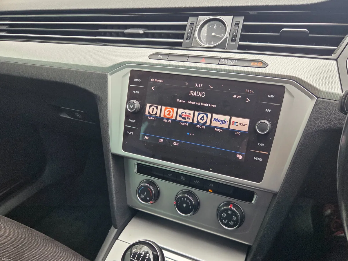 Volkswagen Passat 2017 - Image 6