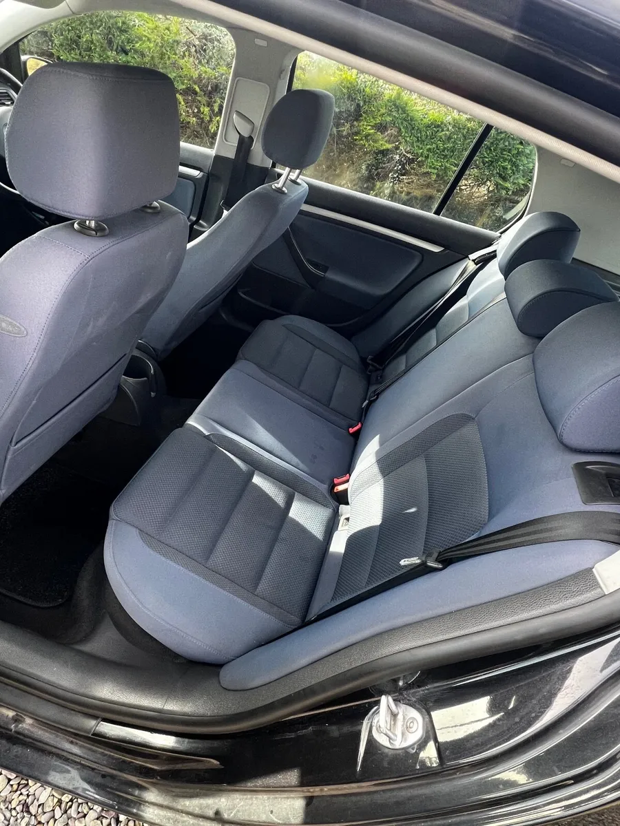 Volkswagen Golf 2005 - Image 2