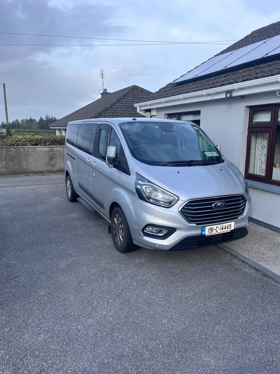Ford Tourneo Custom 2019. 8 passengers - Image 1