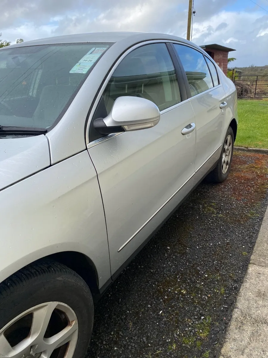 Volkswagen Passat 2006 - Image 2