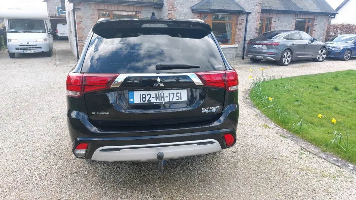 182 Mitsubishi Outlander 2.4L PHEV Auto - Image 5
