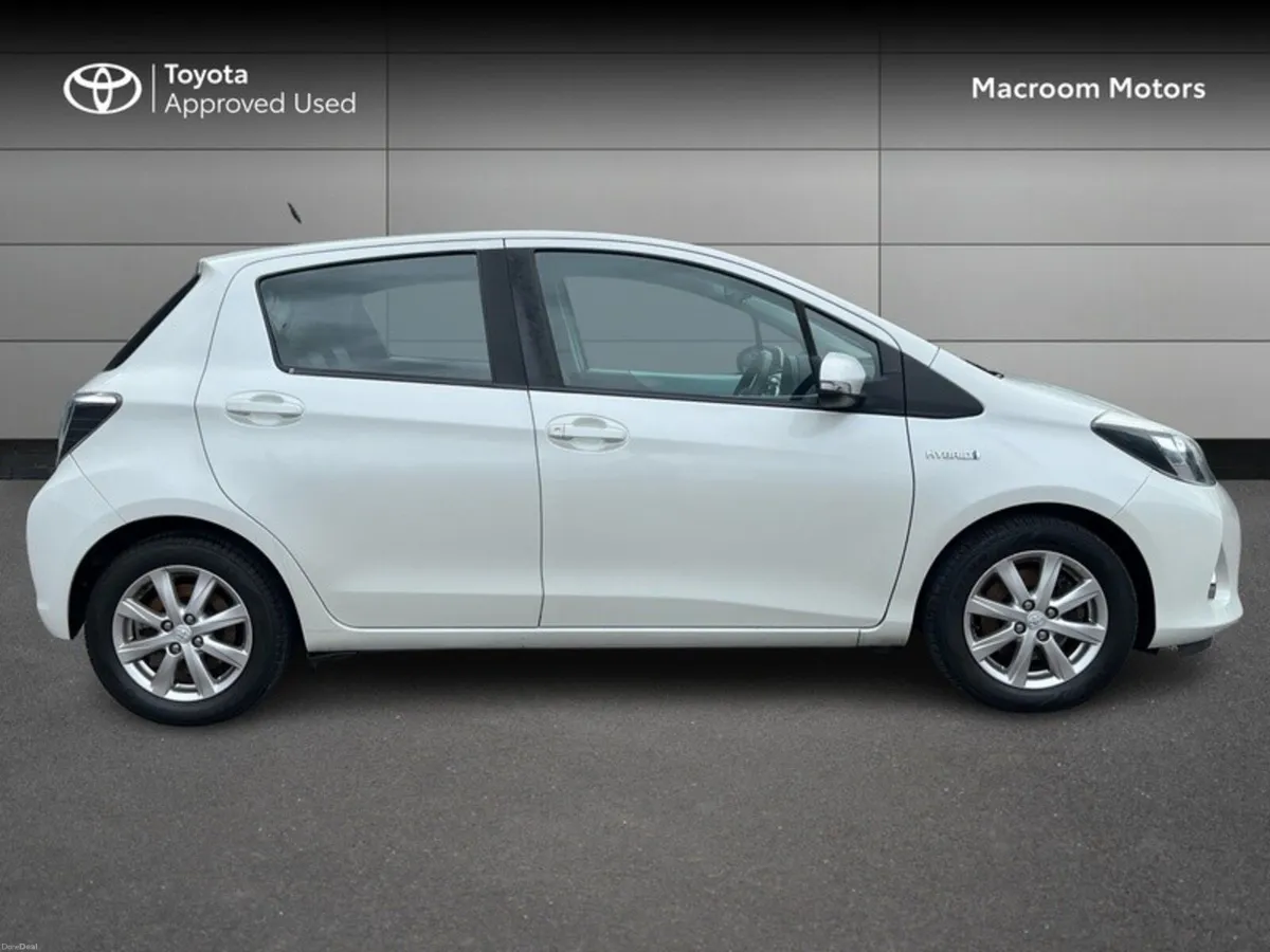 Toyota Yaris EASTER SALE!! YARIS HYBRID LUXURY - Image 3