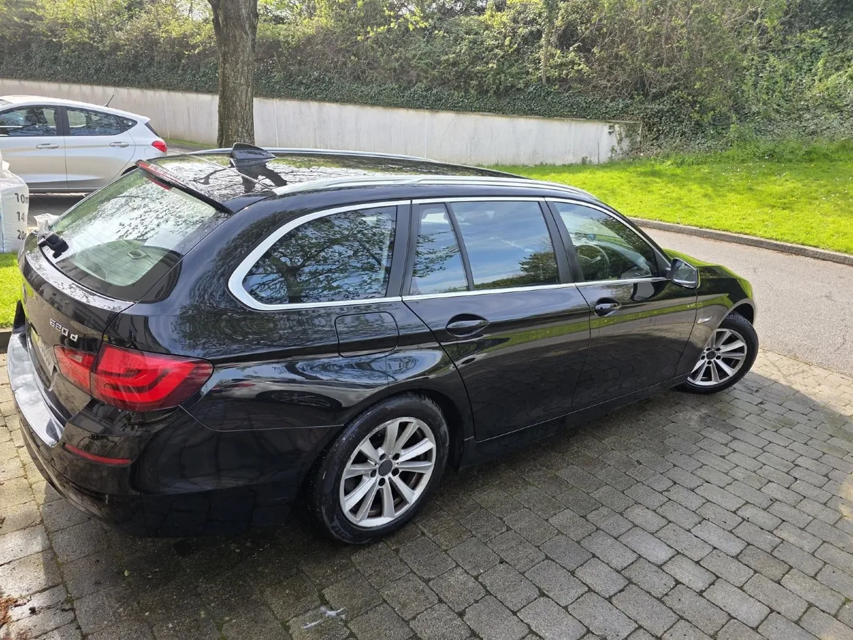 BMW 5-Series 2012 - Image 4