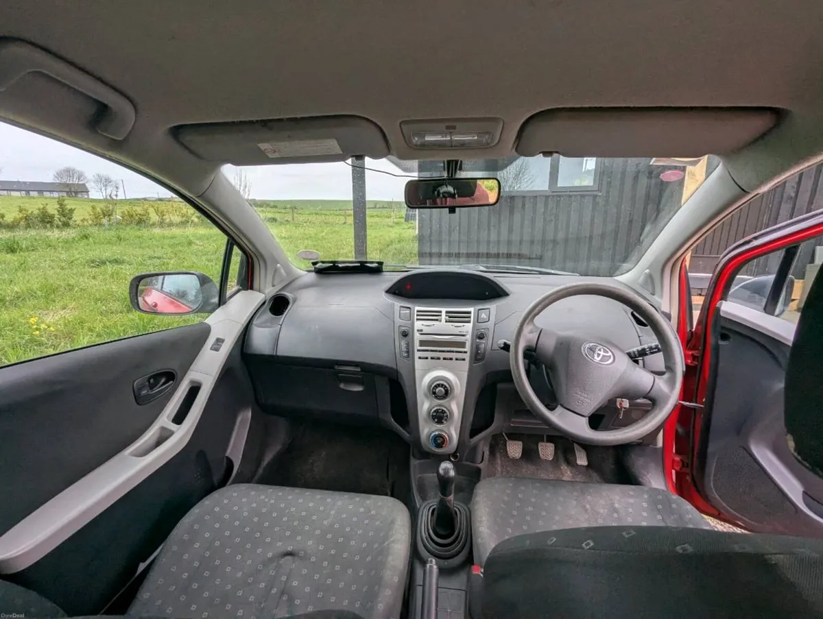 Toyota yaris *with Bluetooth* - Image 2