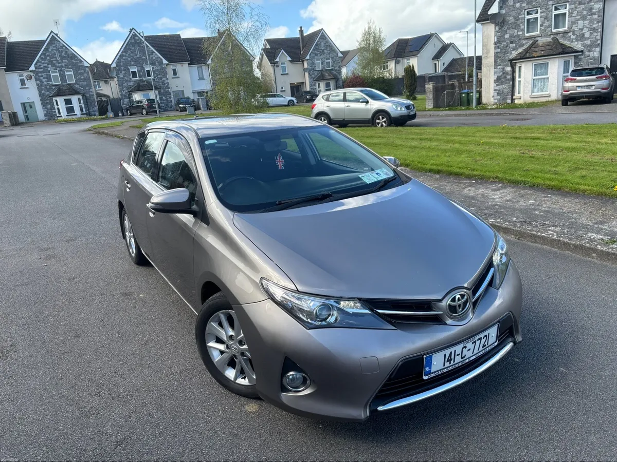 2014 Toyota Auris 1.4 d4d 6 speed Luna model high - Image 2