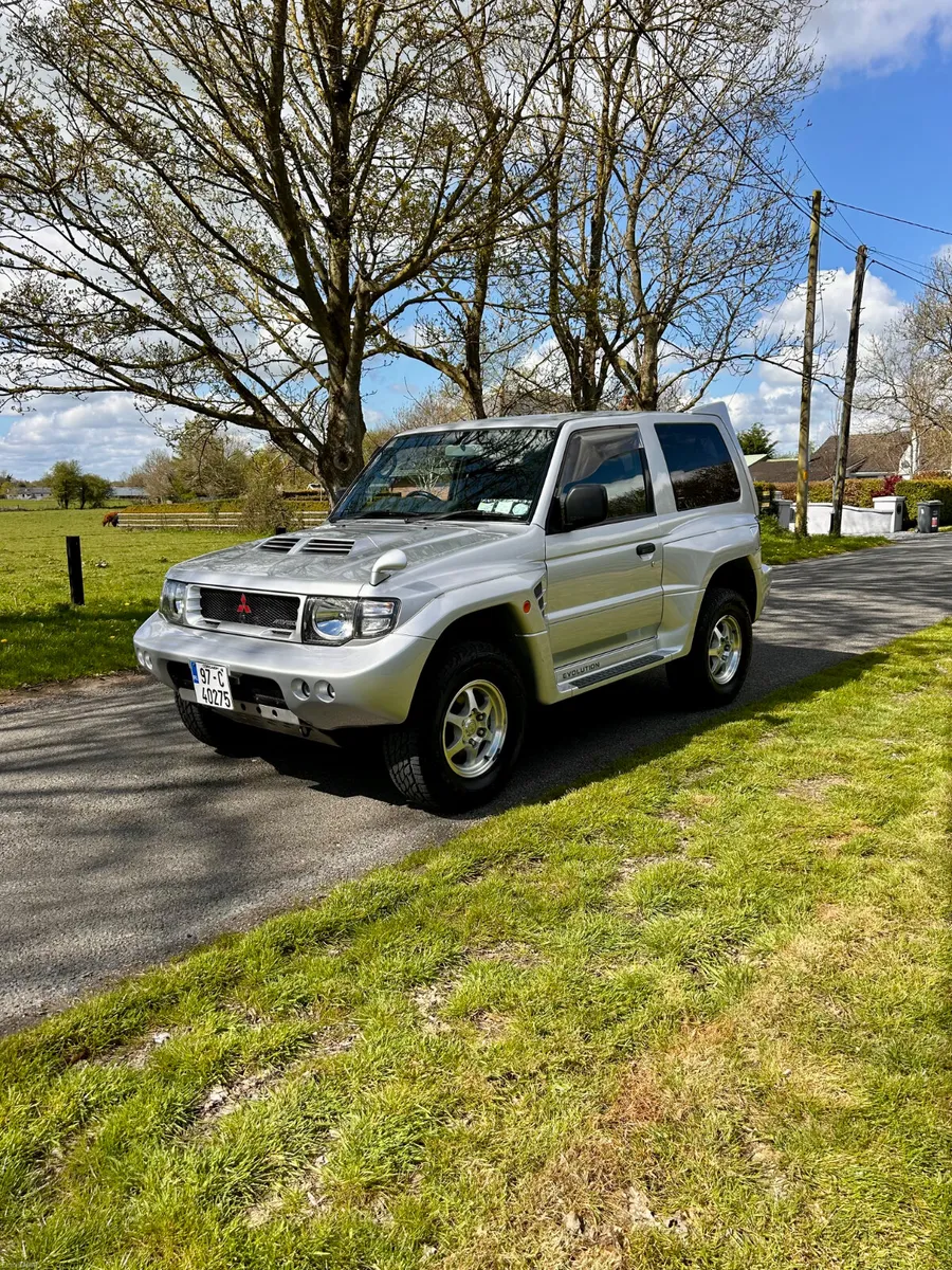 Mitsubishi Pajero Evolution - Image 2