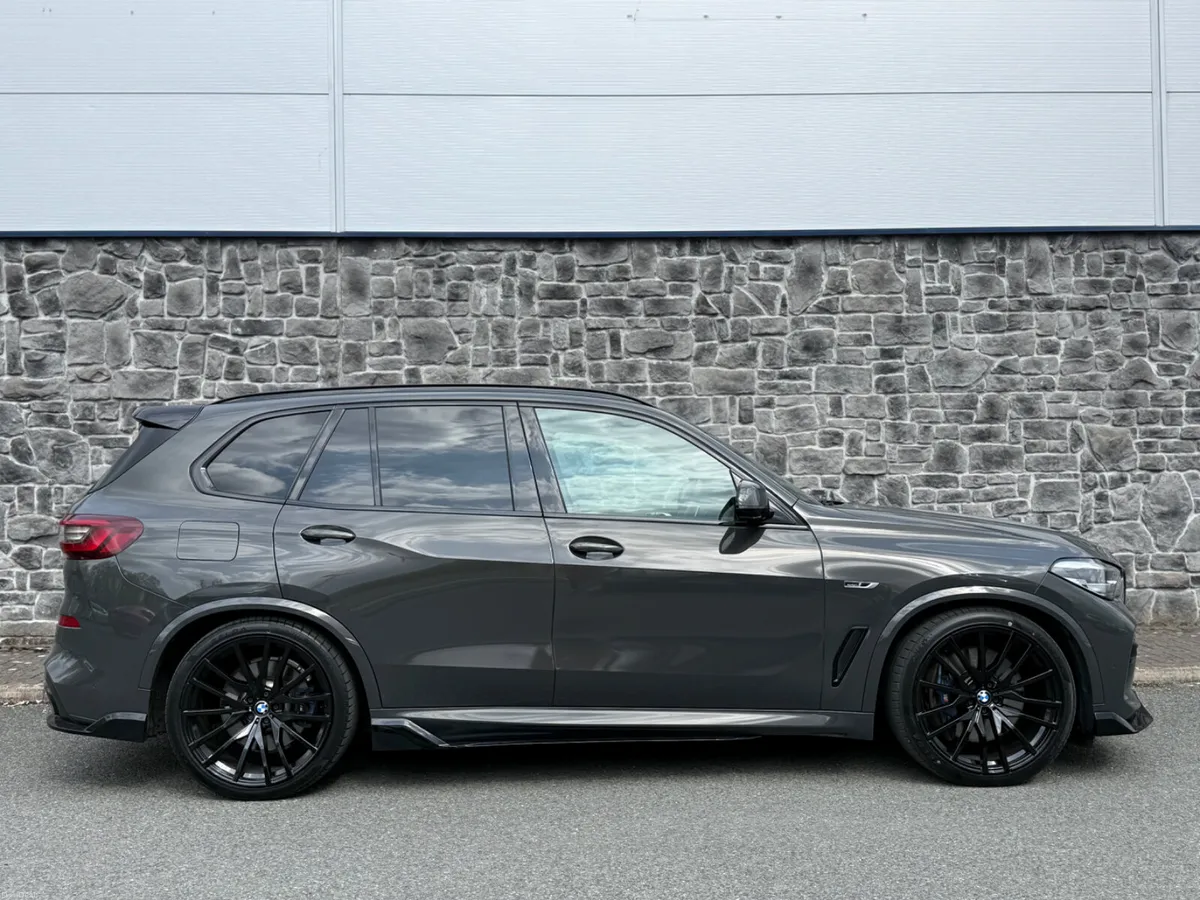 2023 BMW X5 M Sport X-Drive M Performance 45E FSH - Image 4