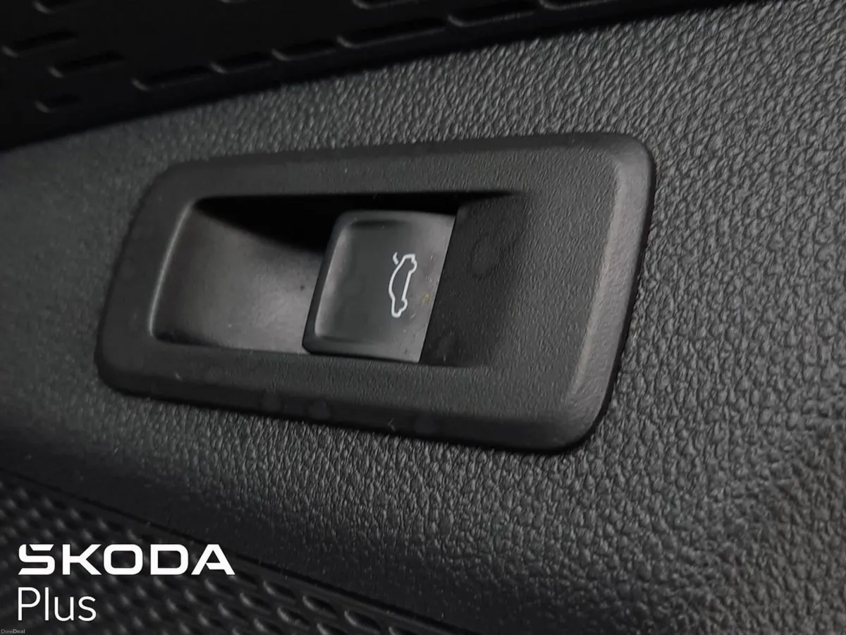 Skoda Octavia **LEATHER PACK**SELECTION + 2.0TDI 1 - Image 4