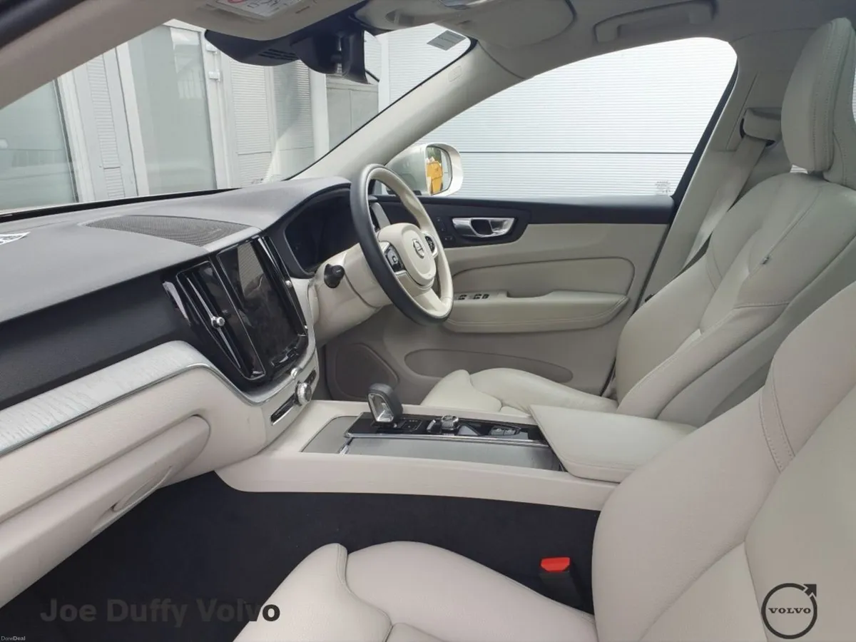 Volvo XC60 T6 AWD PHEV Plus Bright - Image 6