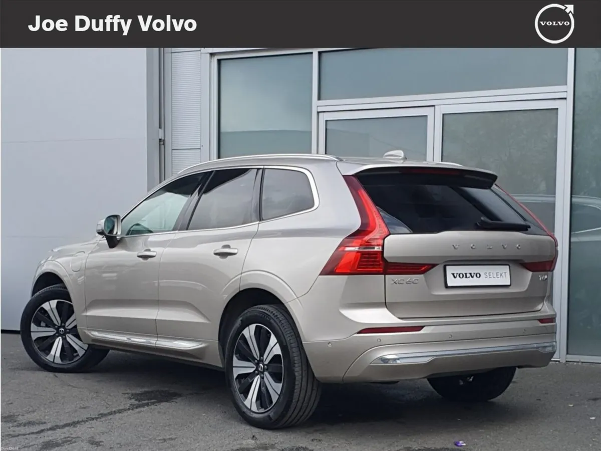 Volvo XC60 T6 AWD PHEV Plus Bright - Image 3