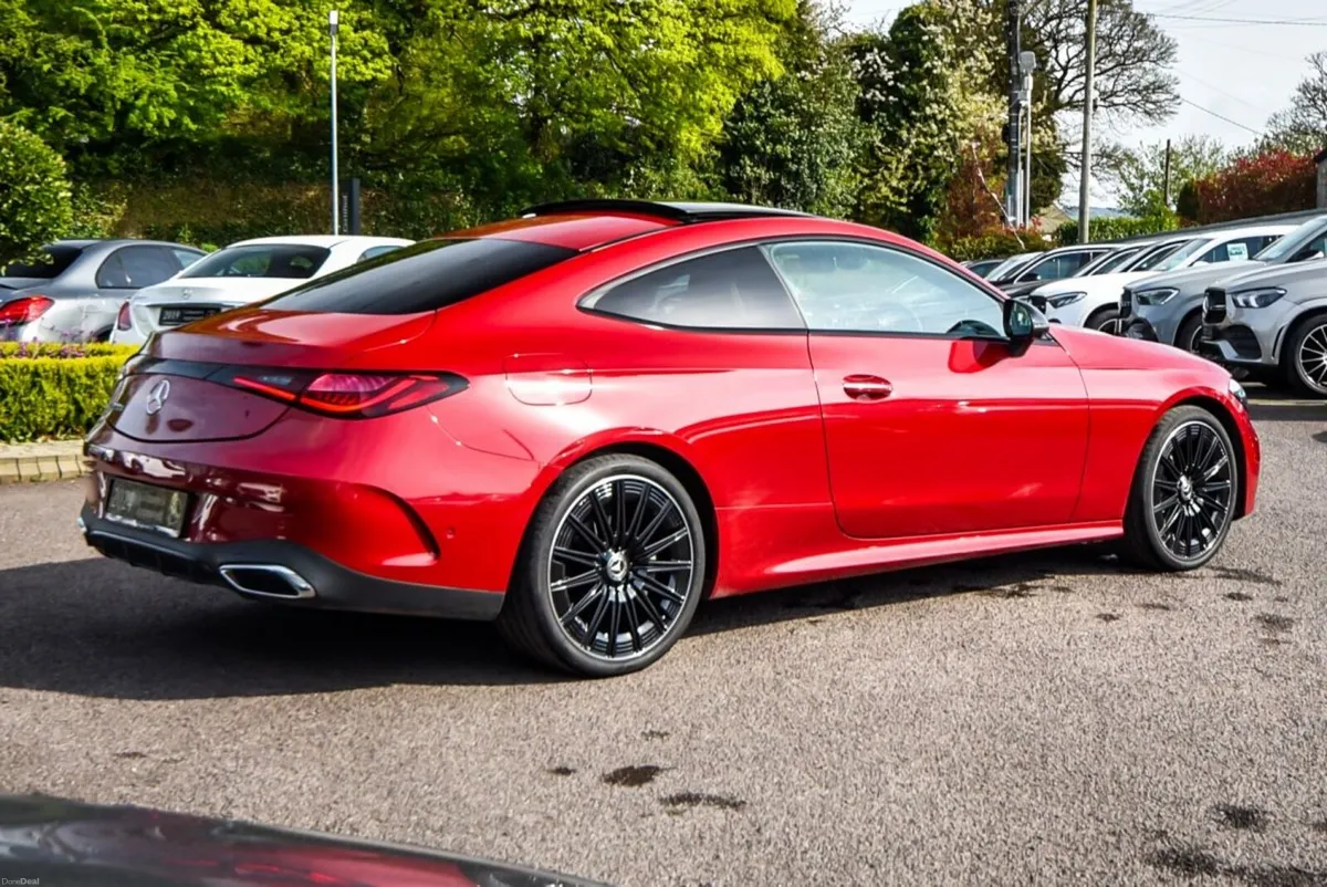 Mercedes-Benz CLE 220d AMG Premium Pan Roof Night - Image 3